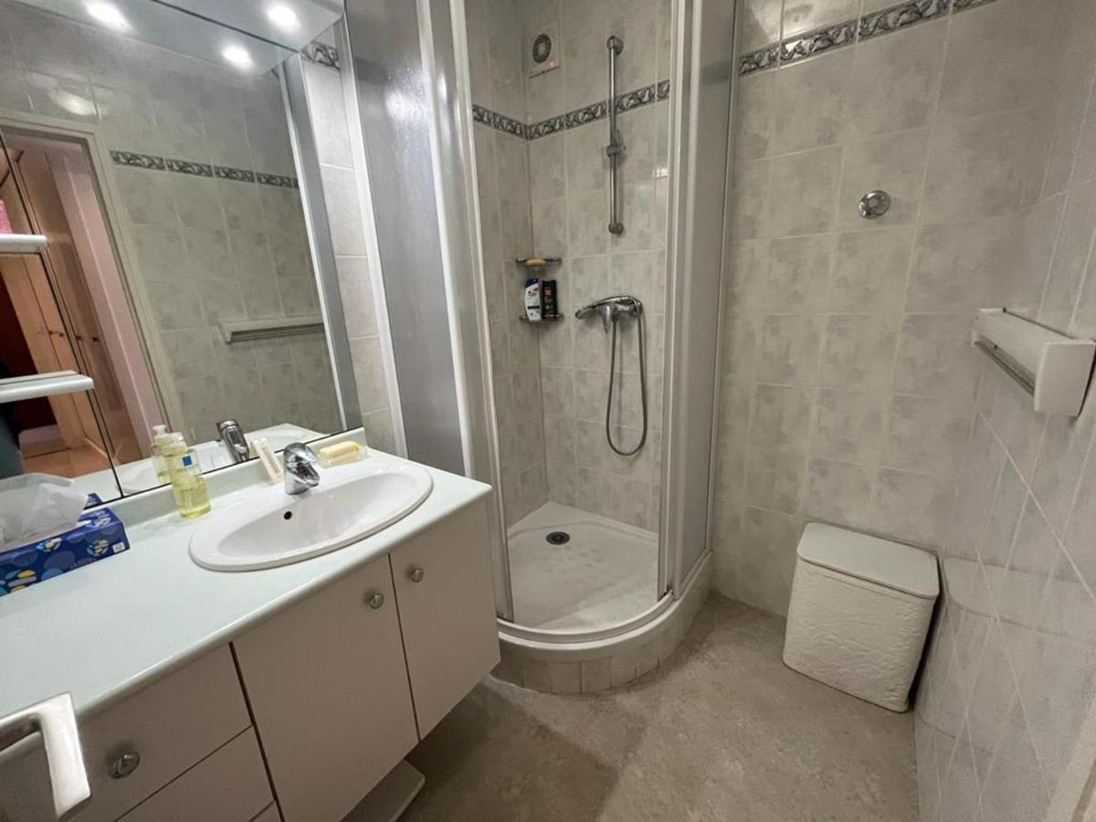 Appartement T4 Avec Parking, Balcon Et Proche Commerces A Biarritz - Fr-1-239-921 Exterior photo